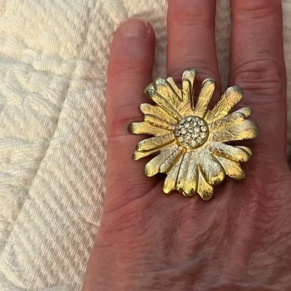 Fun flower ring - Picture 7 of 12